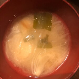 じゃがいもと玉ねぎと麩の味噌汁